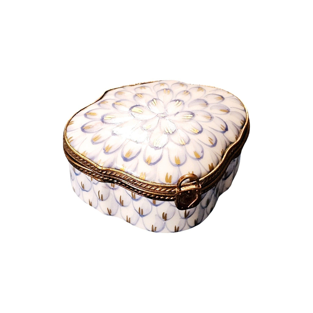 Blue Feathered Patterned on Scalloped Box Limoges, view 5