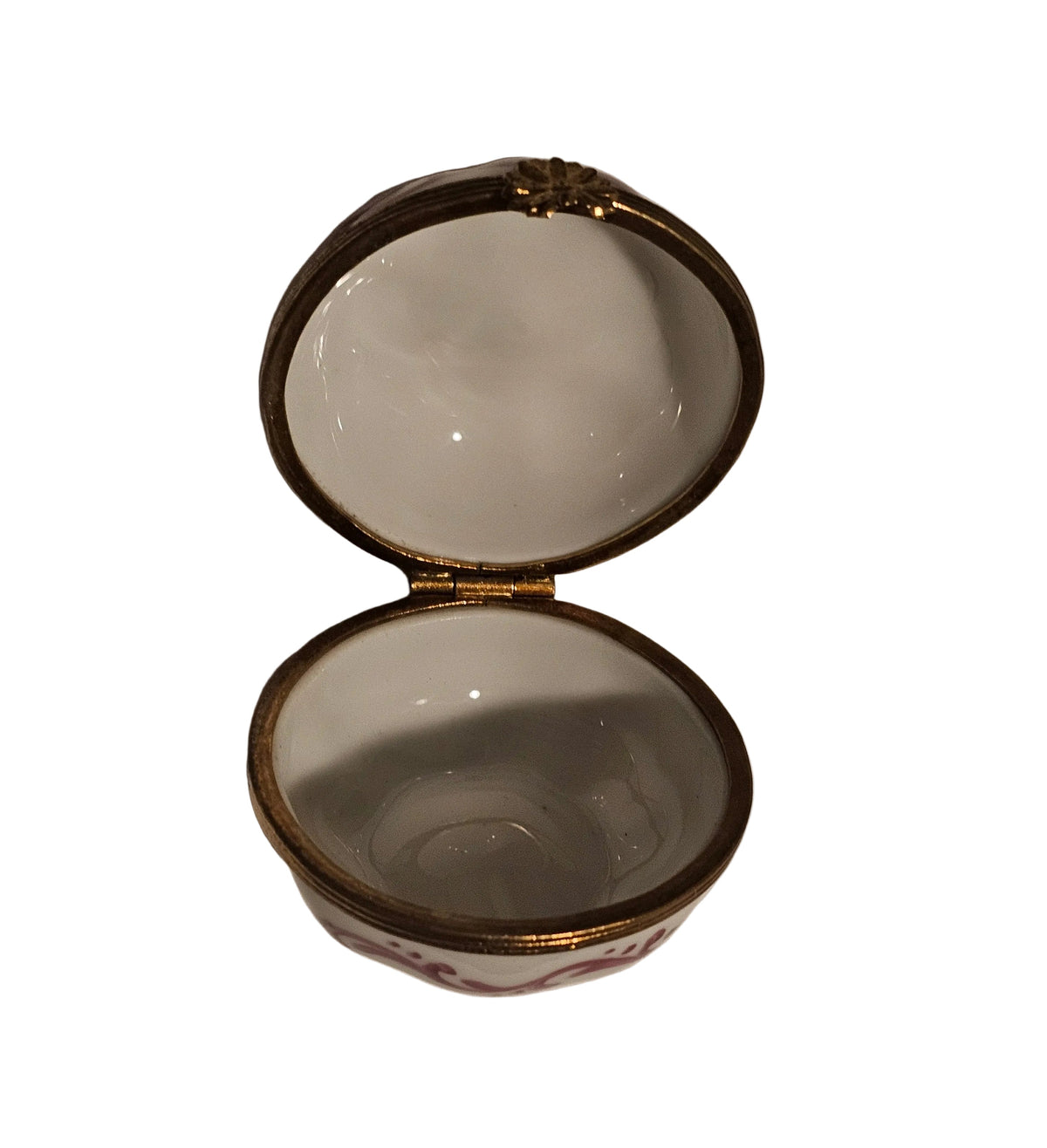 The painter's artistry shows on this Apple Shape with Flowers Limoges box