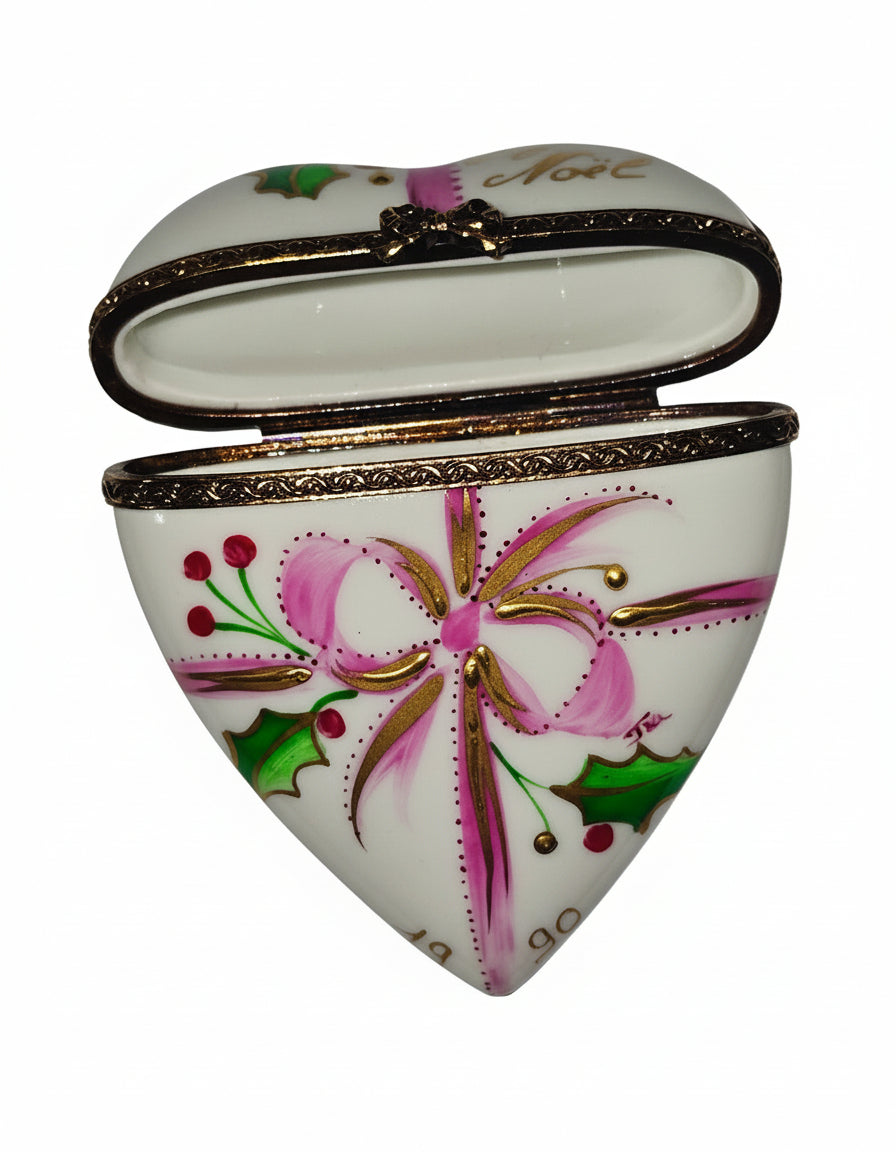 1990 Joyeux Noel Christmas Heart Limoges box painted by hand in Limoges, France, a gift to treasure
